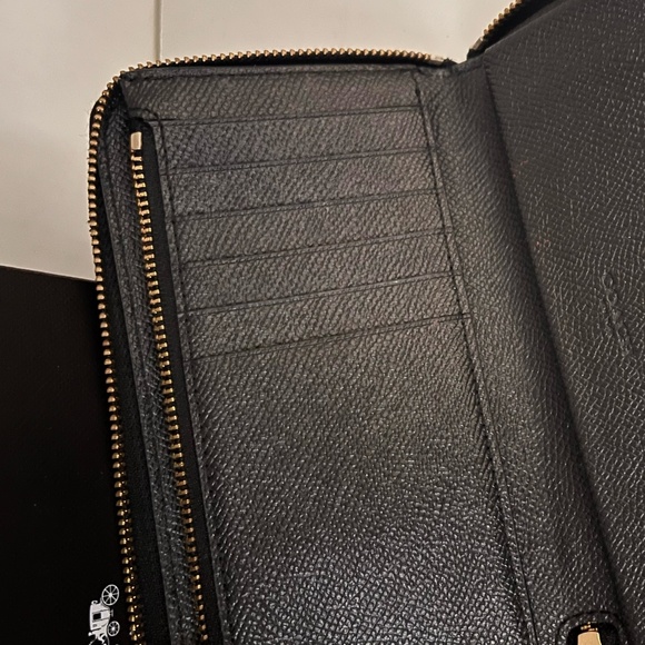 Authentic COACH Medium Zip Around Wallet - Black, Wristlet - Picture 4 of 6